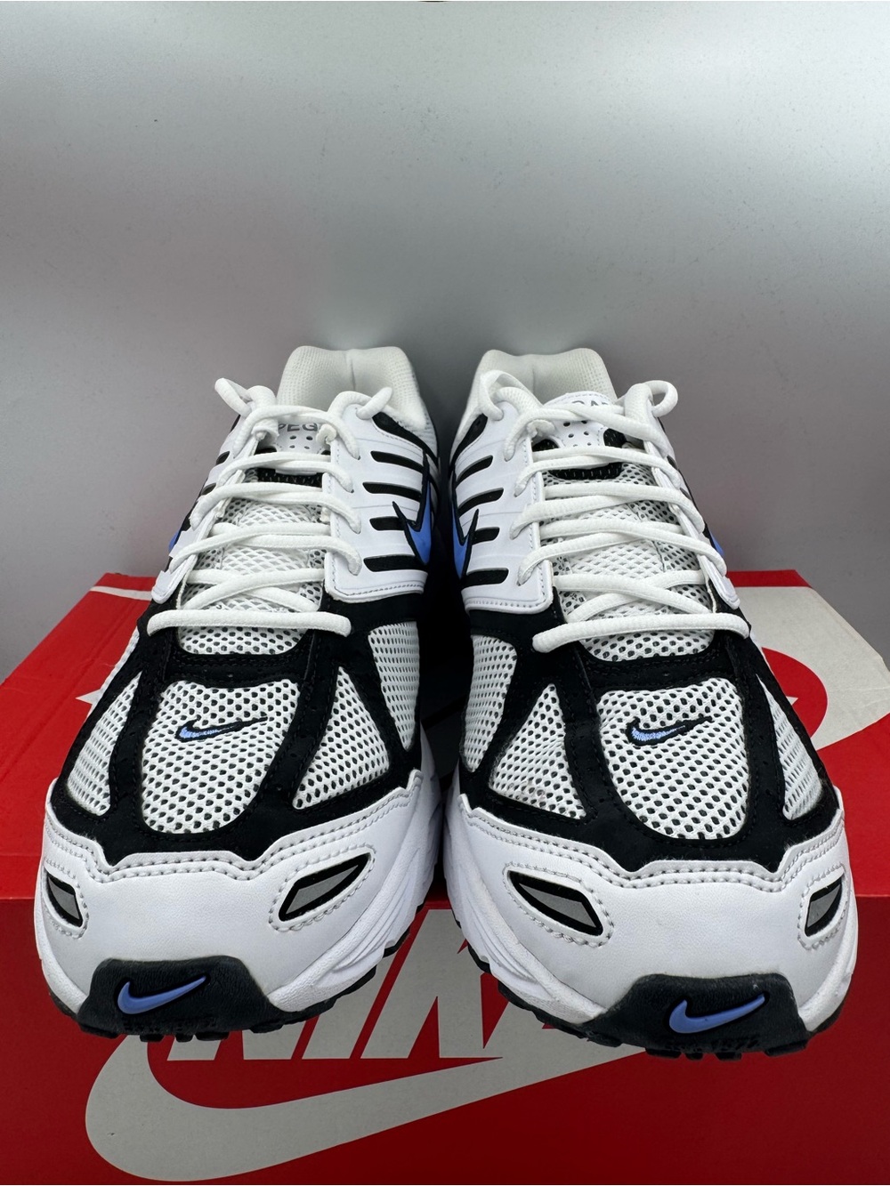 Nike Air Pegasus 2005 White Black Royal Pulse BRAND NEW Size 13 - Picture 3 of 8